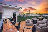Rooftop Deck Hot Tub Fire pit Sleeps 10 - B&B Nashville