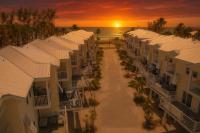 2-Minute Walk to Beach - Heated Pool - Hot Tub - Family - B&B Bradenton Beach