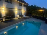 House with pool and panoramic view of Bilbao - B&B Bilbao
