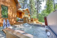 River Lover's Paradise! Luxe Cabin on the Naches - B&B Naches