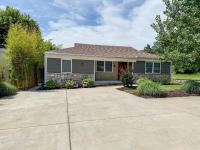 3BR Home - Near The Landing - Free Tickets Included - Cottonwood Cottage - Chambres d'hôtes Branson