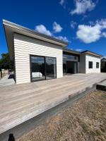 Exclusive Holiday Home Sunny Beach House Four Queen Beds - Chambres d’hôtes Napier
