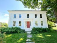 Cozy Skiing Vacation in Historic 1800’s Colonial - B&B