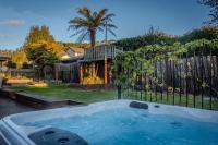 Inn Lewis - Beside the Redwoods with Spa Pool - B&B