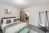 Peaceful London Stay 2BR Walkable Locale - B&B Londra