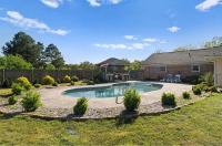 Cozy 3BR Poolside Getaway in Broken Bow - Chambres d’hôtes Broken Bow
