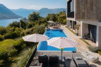 Villa Invicta with 17m pool and bay view - Bed and Breakfast Kotor