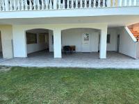 Sapphire Apartment , Beachfront Family Apartment for 4 with Private Garden, 1-Minute Walk to the Beach - Chambres d'hôtes Néa Meságkala