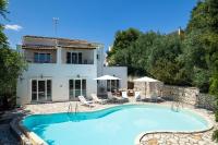 Villa Xanthe - Charming Holiday Villa with Private Heatable Pool in Kassiopi - B&B Kassiopi