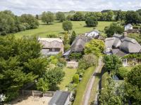Cruck Cottage - Bed and Breakfast Fordingbridge