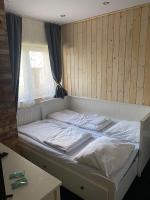 Basic Driepersoonskamer met Gedeelde Badkamer