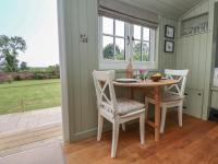 The Garden Hut - B&B Wrexham