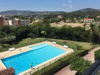 Bel appartement avec terrasse, piscine, parking privé et club de tennis, padel en sus - Ferienwohnung Antibes