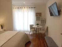 Cozy and Quiet Private Room in Nazaré - Independent Access - B&B Nazaré