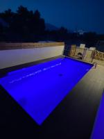 Woodoven home - pool, bbq & outdoor cinema - B&B Tympáki