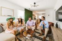 3BR 2BA Derby Home Walk to Churchill Free Parking - B&B