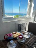 Flat com vista mar para a praia do Pepê - Barra da Tijuca, RJ - B&B