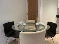 Lovely 1 bed apartment in the heart of High Wycombe town centre - Chambres d'hôtes High Wycombe