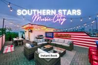 Rooftop Deck & Shuffleboard BBQ Near Downtown - B&B Nashville