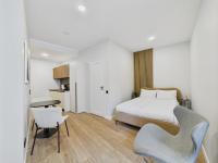 Minimalist Studio in Old Town - B&B