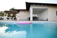 Four Oaks Holiday House - B&B
