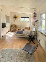 Black Wooden Summer House By The West Coast - Bed and Breakfast Løkken