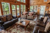 4BR Cabin, Mountain View, Hot Tub, and Deck! - B&B Pigeon Forge