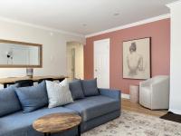 Modern Stay with King Bed, 5 Mins to Hospital - B&B