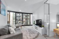 Stylish 2BR - Tallest Building in City plus Pool, Gym - B&B Brisbane