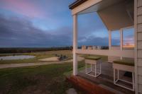 Banjos Cabin Gippsland - Luxury Eco Stay w King Bed & Pond Valley Views - Chambres d'hôtes Seaton