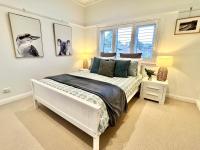 Manly Beach Retreat with free onsite parking - Bed and Breakfast Sydney