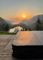 Sunny Cabin With Fjord Views In Redal - Bed and Breakfast Naustdal