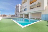Apartment with Pool View