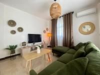 2-Bedroom Apt, 12mins Walk from Beach - LV10 - B&B