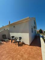 Cozy Studio with Balcony & Free Parking - B&B Murter