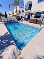 Villa Elia Blue , hot tube , heated pool - B&B Paralímni