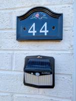 3 bed home with parking - Ferienwohnung Chester