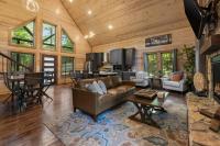 Cozy Cabin with Hot Tub, Fire Pit and Arcade Games - B&B Broken Bow