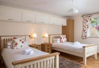 2 Bed House - Sleeps 4 - Fishing - Parking - Patio - B&B Abergavenny