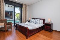 Family home in Tableview, close to Dolphin Beach. - B&B