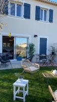 Maison Le Clos Du Moulin 2 - Climatisée, jardin & parking gratuit - 3 chambres doubles - 10 min Avignon - B&B Entraigues-sur-la-Sorgue