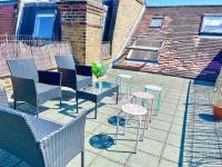 Hammersmith 3-Bedroom Maisonette with Rooftop Terrace & WiFi near Shepherds Bush & Ravenscourt Park by Staylio London - Chambres d'hôtes Londres