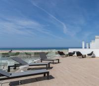 Salitre Luxury Apartment with 2 Rooms & 2 Bathrooms, Oceanfront with Pool, Private Terrace, Private Parking & Free WIFI - Chambres d'hôtes Conil de la Frontera
