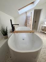 Camera Queen Standard