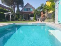 Zamardi private villa with own pool and huge garden, 150m to longest free beach at Balaton - Chambres d'hôtes Zamárdi