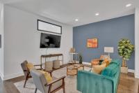Huge Rooftop 5 Mins to dwtn Sleeps 12 - B&B