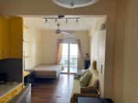 Yellow studio Beach Center - B&B Loutráki
