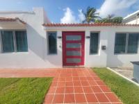 2058 España by Stay with Bear - B&B San Juan