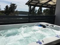 Superior One-Bedroom Apartment with Terrace, Hot Tub and Sea View