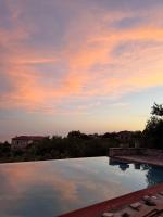 Privat Pool Garden Villa - Chambres d'hôtes Gjalicë
